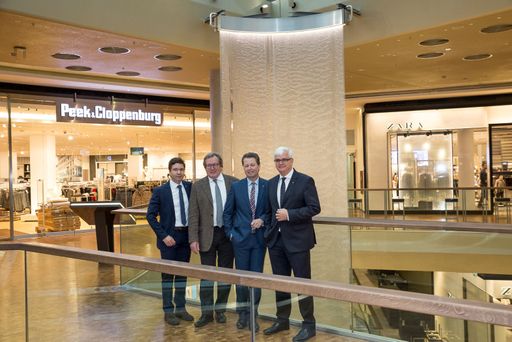  http://www.apa-fotoservice.at/galerie/7197
v.l.n.r.: (v.l.n.r.) Mag. Markus Kaser (Interspar Geschäftsführer),
Architekt Dipl.Ing. Hermann Eisenköck, Christian Stagl (Fischapark
Centermanager), Mag. Marcus Wild (Geschäftsführungsvorsitzender SES)