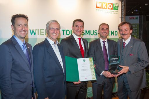 v.l.n.r.: KommR Markus Grießler, Obmann der Sparte Tourismus und
Freizeitwirtschaft Wien Dkfm. Karl Kolarik, Karl Kolarik`s
Schweizerhaus GmbH und Obmann des Vereins „Prater Aktiv“ Stefan
Sittler-Koidl, Präsident des Wiener Praterverbandes Mag. Michael
Prohaska, Geschäftsführer der Prater Wien GmbH und Obmann des
Vereins „Prater Aktiv“ KommR Ing. Josef Bitzinger, Vizepräsident der
Wirtschaftskammer Wien