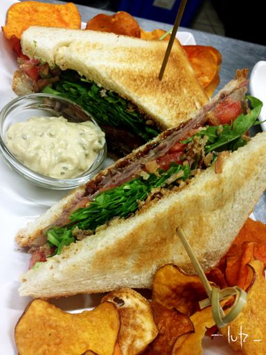  Roastbeef Sandwich mit hausgemachter
Speckmarmelade