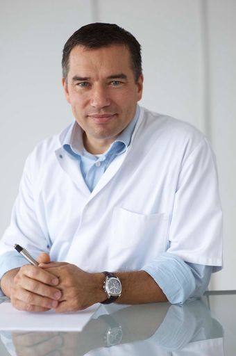 Dr. Jacques van der Meulen, PhD; Facharzt für
Plastische, Ästhetische und Rekonstruktive Chirurgie an der
Privatklinik Döbling