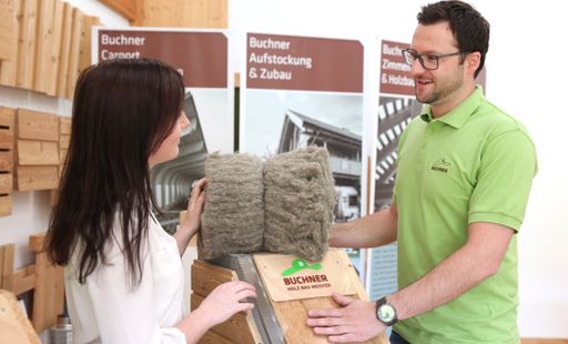  Seit 15 Jahren bietet der Mühlviertler Pionier im
ökologischen Holzbau, Buchner Holzbaumeister, mehrmals jährlich
kostenlose Informationsveranstaltungen zum Thema „Bauen mit Holz“ in
Unterweißenbach an.