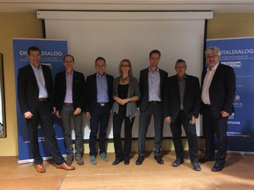  Im Bild v.l.n.r. Christian Kittl (evolaris), Martin
Wifling (Virtual Vehicle), Stefan Podhajski (Kapsch), Eva Eggeling
(Fraunhofer Austria), Peter Brandl (evolaris), Christian Wögerer
(Profactor), Gerhard Greiner (Infonova).