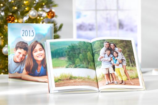 Vorschau Bild von Nicht nur zu Weihnachten: Das Pixum Fotobuch ist
der Topseller im Sortiment des Kölner Online-Fotoservices Weiterer
Text über ots und www.presseportal.de/nr/24663 / Die Verwendung
dieses Bildes ist für redaktionelle Zwecke honorarfrei.
Veröffentlichung bitte unter Quellenangabe: "obs/Pixum"