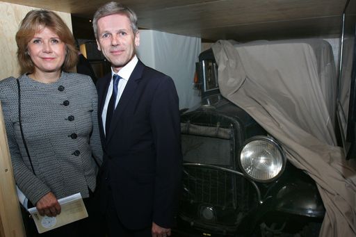 http://www.apa-fotoservice.at/galerie/7244 Im Bild
v.l.n.r.: Dr. Gabriele Zuna-Kratky (Direktorin TMW) und Dr. Josef
Ostermayer (BM für Kunst und Kultur)