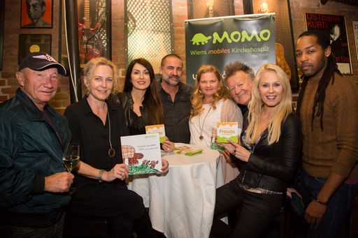 Vorschau Bild von MusikerInnen singen FREUDE FÜR MOMO