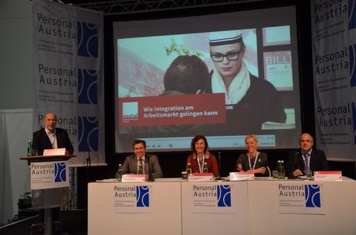  v.l.n.r. Dr. Tajmar - CM Creative, Dr. Schuster -
Sozialministeriumservice, Mag.a Simonitsch - Marien-Apotheke, Mag.a
Zickbauer - WITAF-NEBA, Herr Renz - Spar
