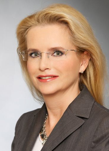  Dr. Johanna Lesjak ist neue Direktorin Marketing &
Communications von Fujitsu Österreich