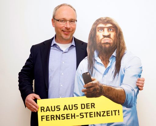  Martijn van Hout, M7 Country Manager für
Deutschland und Österreich, kündigt mit der HD Austria-Plattform den
Beginn einer neuen Ära an – ganz unter dem Kampagnen-Motto: „Raus
aus der Fernseh-Steinzeit, willkommen im neuen HD-Zeitalter!“