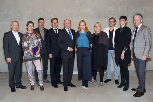 Vorschau Bild von http://www.apa-fotoservice.at/galerie/7313 Im Bild
vlnr: Gottfried Paulus (Geschäftsführer der Kunstmeile Krems), Heike
Maier-Rieper (evn sammlung), Thomas D. Trummer (EVN Kunstrat,
Direktor Kunsthaus Bregenz), Stefan Szyszkowitz (EVN Vorstand),
Erwin Pröll (Landeshauptmann NÖ), Verena Gamper (Kuratorin
Kunsthalle Krems), Brigitte Huck (EVN Kunstrat), Markus Schinwald
(EVN Kunstrat), Stephanie Damianitsch (Kuratorin Kunsthalle Krems),
Peter Layr (EVN Vorstand)