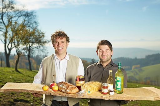  Obmann Klaus Bauernfeind und Geschäftsführer Daniel
Breitenfellner unterstützen die Produzent/innen in der BioRegion
Mühlviertel. Im Bild v.l.n.r.: Klaus Bauernfeind, Mag. Daniel
Breitenfellner