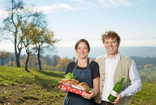Vorschau Bild von Klaus Bauernfeind, Obmann der BioRegion
Mühlviertel, führt mit seiner Frau Elisabeth einen Mostheurigen am
Köglerhof in Gramastetten.