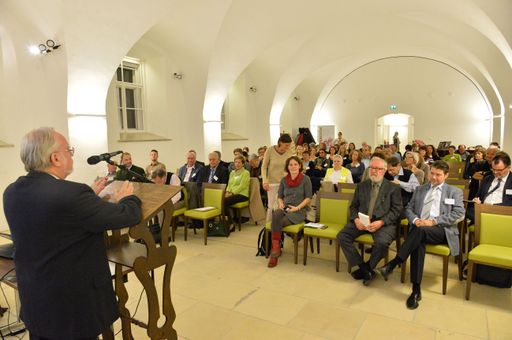 Vorschau Bild von Das vielfältige Programm des Symposiums stieß auf
lebhaftes Publikumsinteresse.