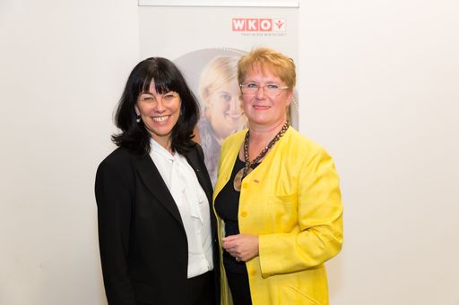  Links Martha Schultz, recht Adelheid Moretti