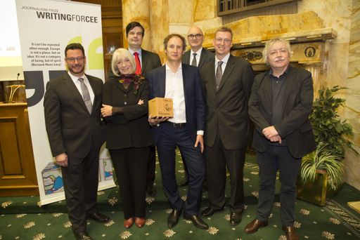 http://www.apa-fotoservice.at/galerie/7348/ APA und
UniCredit Bank Austria vergaben am Mittwoch, 18. November, in Wien
zum zwölften Mal den Journalistenpreis „Writing for CEE".