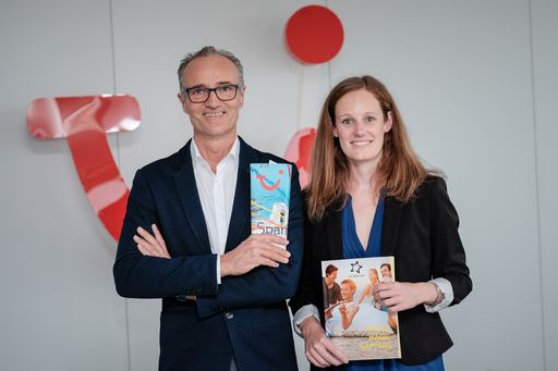  Dirk Lukas, CEO TUI Austria Holding & Lisa
Weddig, COO TUI Österreich präsentieren den TUI Sommer 2016