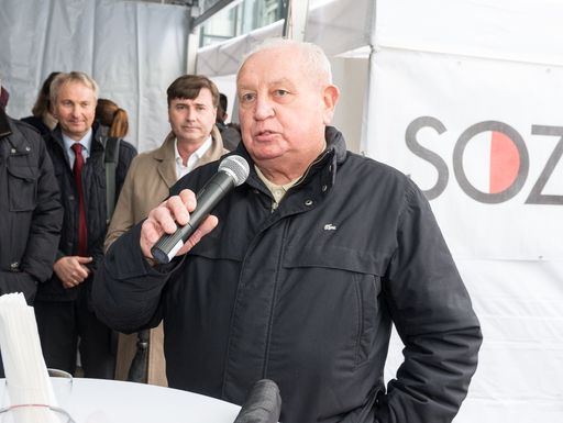 Vorschau Bild von Josef Danek (Delegierter der Wohnhausanlage und Bewohner seit
Stunde Null)