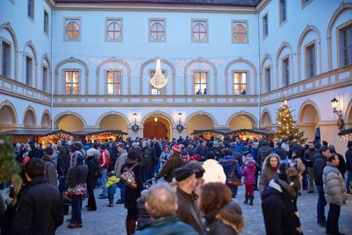 Arkadenhof des Schlosses, Weihnachtsdorf Schloss Hof