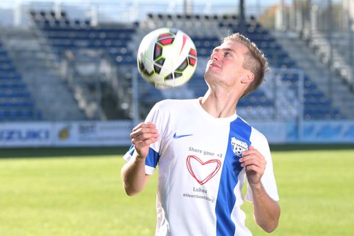 Begleite den SV Grödig Profi Lukas Schubert bei
seinem Comeback und seiner persönlichen #HeartbeatStory!