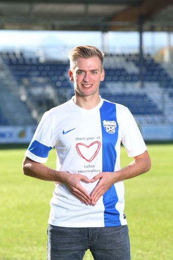 Vorschau Bild von Begleite den SV Grödig Profi Lukas Schubert bei
seinem Comeback und seiner persönlichen #HeartbeatStory!