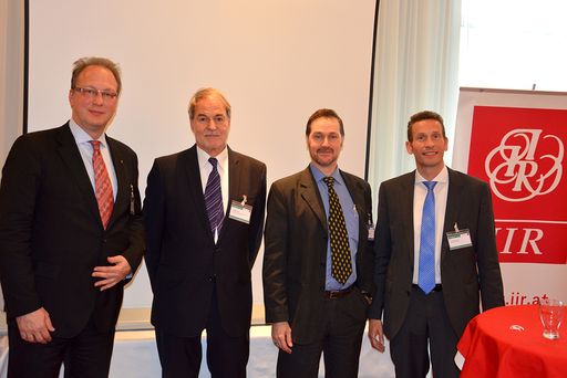  Gemeinsam gegen Arzneimittelfälschungen: Max
Wellan, Apothekerkammer; Heinz Kobelt, Europ. Verband der
Parallelimporteure (EAEPC); Christoph Baumgärtel, AGES; Markus
Thiel, Roche