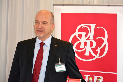 Vorschau Bild von Hannes Würkner, AGES, führt durch das Programm.