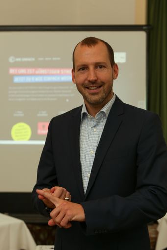 http://www.apa-fotoservice.at/galerie/7354 Oliver
Bolay Geschäftsführer E WIE EINFACH GmbH