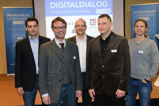 Im BIld v.l.n.r.: Robert Möstl (selbständig),
Stefan Grünwald (FH CAMPUS 02), Herwig Zeiner (Joanneum Research),
Selver Softic (FH CAMPUS 02), Roman Kern (Know Center)