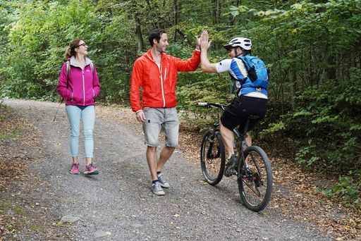 BILD zu TP/OTS Ein wesentlicher Bestandteil für ein respektvolles
Miteinander zwischen WanderInnen und RadfahrerInnen sind die
Fair-Play-Regeln, die derzeit gemeinsam mit führenden Sport- und
Radverbänden formuliert werden.