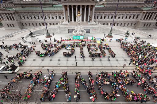 Wien: 2000 demonstrieren für "System Change, not
Climate Change!"