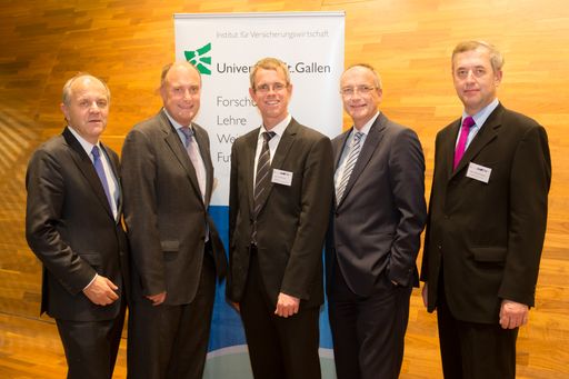 Die Impulsreferenten v.l.n.r.: Dr. Hans Groth, WDA
Forum, MMag. Peter Part, Bundesministerium für FInanzen (bis
September 2015 EPC Working Group), Prof. Dr. Martin Eling,
Universitaet St. Gallen, DI Manfred Rapf Sprecher der Sektion
Lebensversicherung im österreichischen versicherungsverband VVO,
Mag. Josef Bauernberger, Bundesministerium für Arbeit, Soziales und
Konsumentenschutz