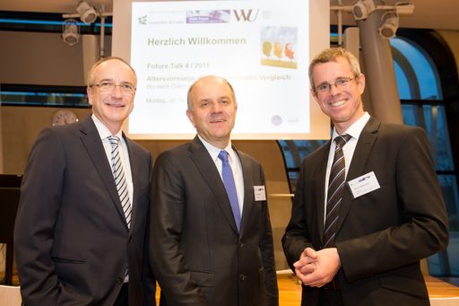 Vorschau Bild von v.l.n.r.: DI Manfred Rapf, Sprecher der Sektion
Leben im österreichischen Versicherungsverband VVO, Dr. Hans Groth,
World Demographic & Ageing Forum, Prof. Dr. Martin Eling,
Universität St. Gallen