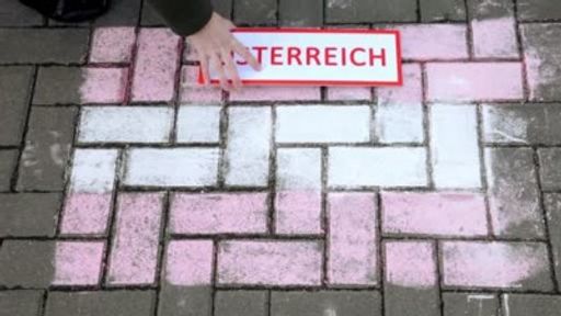 Anfang November rief die ÖW gemeinsam mit
regionalstarken Radiosendern in Baden-Württemberg, Sachsen und
Berlin ein Gewinnspiel aus: Die Teilnehmer sollten anhand eigener
Fotos zeigen, wie sie das Urlaubsland Österreich in ihrem Wohnzimmer
willkommen heißen. Die ÖW wählte schließlich drei glückliche
Gewinner in Stuttgart, Leipzig und Berlin für je ein
Wohnzimmerkonzert mit österreichischen Künstlern aus. Diese hatten
Gelegenheit, bis zu 15 ihrer Freunde nach Hause einzuladen, wo
Live-Musik, regionale Küche und erfrischende Getränke warteten