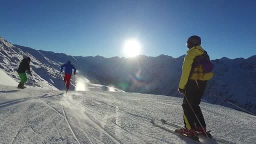 Anlässlich der Eröffnung des Top Mountain
Crosspoint nahm die Liftgesellschaft Hochgurgl zum Winterstart die
neue 10er-Gondelbahn am Kirchenkar in Betrieb. Die Talstation der
modernen Seilbahnanlage ist im multifunktionalen Komplex integriert.
Dieser beheimatet auch ein Bedienungsrestaurant, die Mautstation der
Timmelsjoch Hochalpenstraße sowie das höchstgelegene Motorrad-Museum
Europas (Eröffnung April 2016). Die Investitionskosten für das
Projekt belaufen sich auf 23 Millionen Euro.