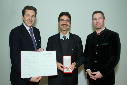 Staatssekretär Mahrer, Sektionschef Elmar Pichl und der Rektor
der Universität für Bodenkultur Martin Gerzabek, der das Großen
Goldene Ehrenzeichen für Verdienste um die Republik Österreich
verliehen bekam.