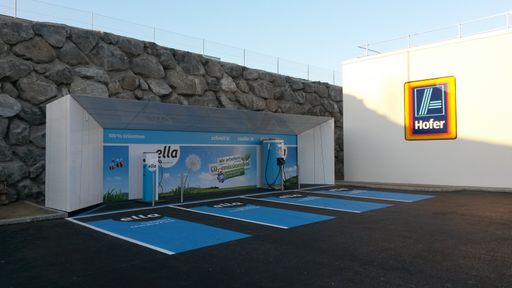 ELLA Schnellladestation bei der CO2-emissionsfreien Hofer-Filiale
in Bergland bei Wieselburg
