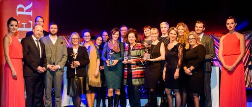 v.l. KURIER Gesamtanzeigenleiter Stefan Lechner,
Roman Steiner, Arno Reisenbüchler (beide Demner, Merlicek &
Bergmann), Martina Hörmer, Anje Reindl (beide Ja! Natürlich),
Katharina Schmid (Demner, Merlicek & Bergmann), Susanne Koll (OMD),
Erika Löwenstein (Stastnik), KURIER Geschäftsführer Thomas
Kralinger, Elisabeth Radatz-Fiebinger (Stastnik), Jana Wiedemann
(PKP BBDO) , Christina Jung (Austrian Airlines), Nina Leppe (PKP
BBDO), Sabine Schoiswohl, Sonja Feldmann (beide Austrian Airlines),
Monika Fasching, Thomas Ritter (beide UM Panmedia)