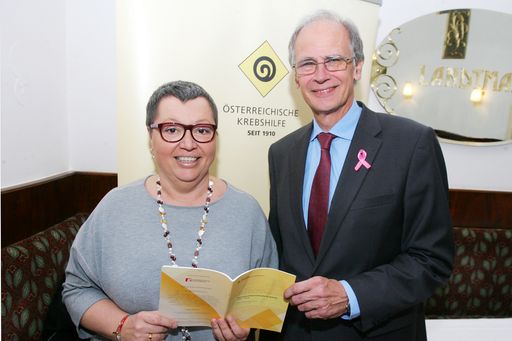  http://www.apa-fotoservice.at/galerie/7376 Im Bild
v.l.n.r.: BM Dr. Sabine Oberhauser (BM für Gesundheit) und Univ.
Prof. Dr. Paul Sevelda (Präsident Österreichische Krebshilfe)