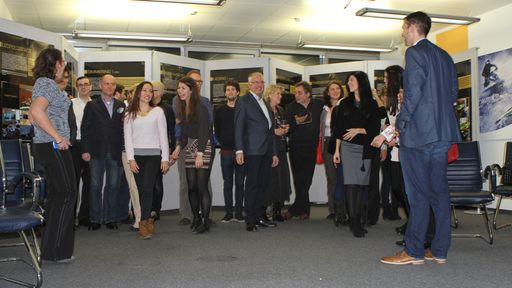 Vorschau Bild von Besucher der Hausmesse bei der Projektausstellung