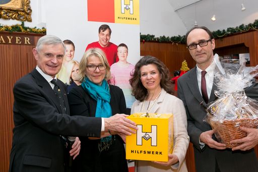  http://www.apa-fotoservice.at/galerie/7381 Das Annemarie-Imhof-Komitee lud zur 23.
Benefizquadrille unter der Leitung von Thomas Schäfer-Elmayer ein.
Der Erlös geht an den Aktionsraum des Wiener Hilfswerks.