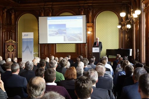 Über 130 nationale Expert/innen sowie
internationale Vertreter der elektrotechnischen Normung trafen sich
am OVE-Normentag im Haus der Ingenieure