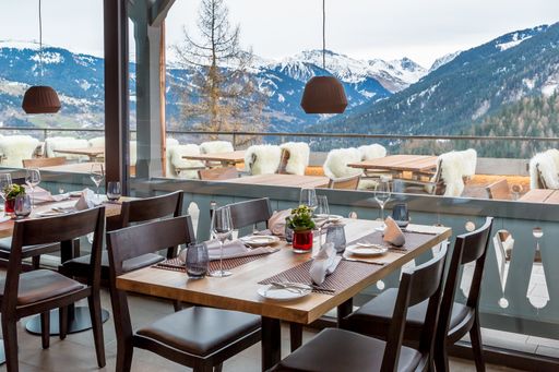 Vorschau Bild von Panorama Restaurant im The Alpina Mountain Resort,
Tschiertschen Weiterer Text über ots und
www.presseportal.ch/de/nr/100058101 / Die Verwendung dieses Bildes
ist für redaktionelle Zwecke honorarfrei. Veröffentlichung bitte
unter Quellenangabe: "obs/The Alpina Mountain Resort & Spa/Thomas
Magyar|Fotodesign"