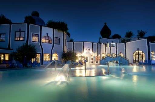 Therme Rogner Bad Blumau, gestaltet von
Friedensreich Hundertwasser.