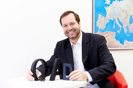 Mit 1. Jänner 2016 übernimmt Dr. Stefan Zotti die
Geschäftsführung der OeAD (Österreichische Austauschdienst)-GmbH.