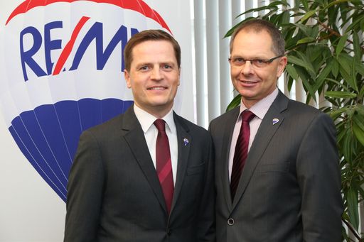 http://www.apa-fotoservice.at/galerie/7426 Im Bild
v.l.n.r.: Bernhard Reikersdorfer, MBA (Geschäftsführung RE/MAX
Austria), Mag. Anton Nenning (Managing Director RE/MAX Austria)