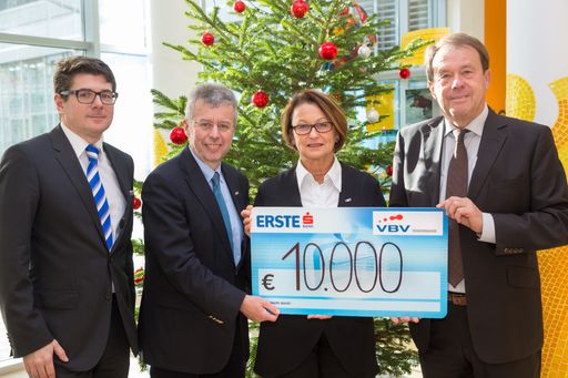 VBV Spendenübergabe: Im Bild (v.l.n.r.) Mag. Otto
Lauer (Marketing-Leiter VBV-Pensionskasse AG), Institutsdirektor
Univ.-Prof. Dr. Christoph Gisinger (Haus der Barmherzigkeit), DGKS
Eva Mutz-Amon (Geschäftsführerin Pflegekrankenhäuser, Haus der
Barmherzigkeit), Karl Timmel (Vorstand der VBV-Pensionskassen AG).