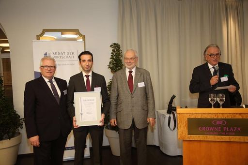  Jahresausklang / Ehrung der Senatsmitglieder und
Urkundenverleihung