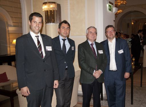  Im BIld v.l.n.r.: Dr. Martin Schereda, Mag. Günter
Holl, o. univ. Prof. Romuald Bertl, Peter Kraus