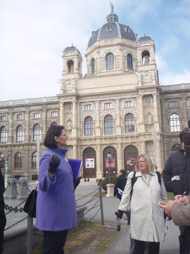 Am Sonntag, 21. Februar, dem Welttag der
Fremdenführer, finden in und um das Naturhistorische Museum Wien
gratis Führungen für alle Interessierten statt.