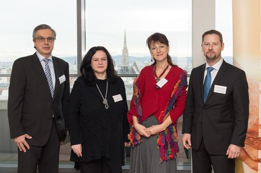 Vorschau Bild von Die Sprecher beim Pressegespräch Reden über Krebs:
v.l.n.r.: Univ. Prof. Dr. Hellmut Samonigg, Klein. psych. Elisabeth
Andritsch, Mag. Rebecca Llewellyn, Dr. Ivo Winiger.