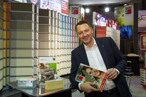  Dr. Hubert Mattersdorfer, Geschäftsführer der w&p
Baustoffe GmbH präsentiert die „grünen“ Baumit Innovationen auf der
Grazer Häuslbauer Messe. „Bei Baumit hat der Kunde die Wahl, wie
'grün' die Wärmedämmung sein soll", freut sich Hubert Mattersdorfer
über das einzigartige Angebot.